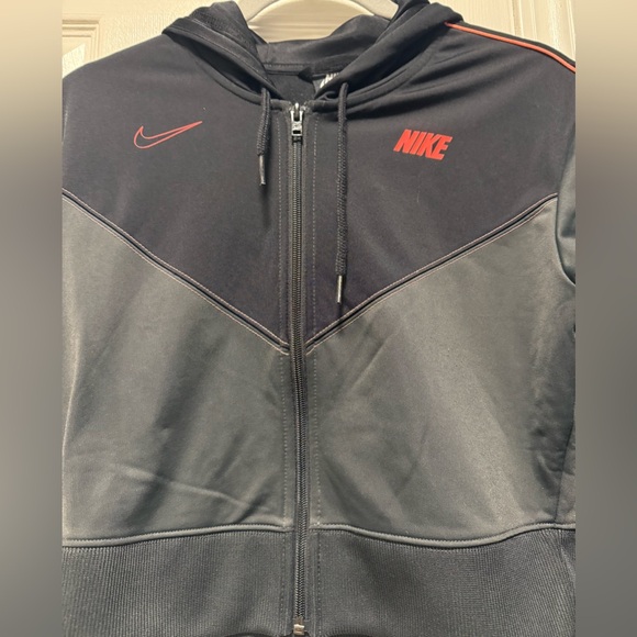 Nike Women’s Cropped Jacket - Picture 2 of 6